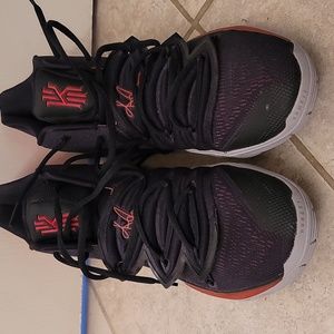 Size 10.5 mens Nike Kyrie Irving shoes
